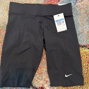 Nike Tight Fit Mid rise short size M